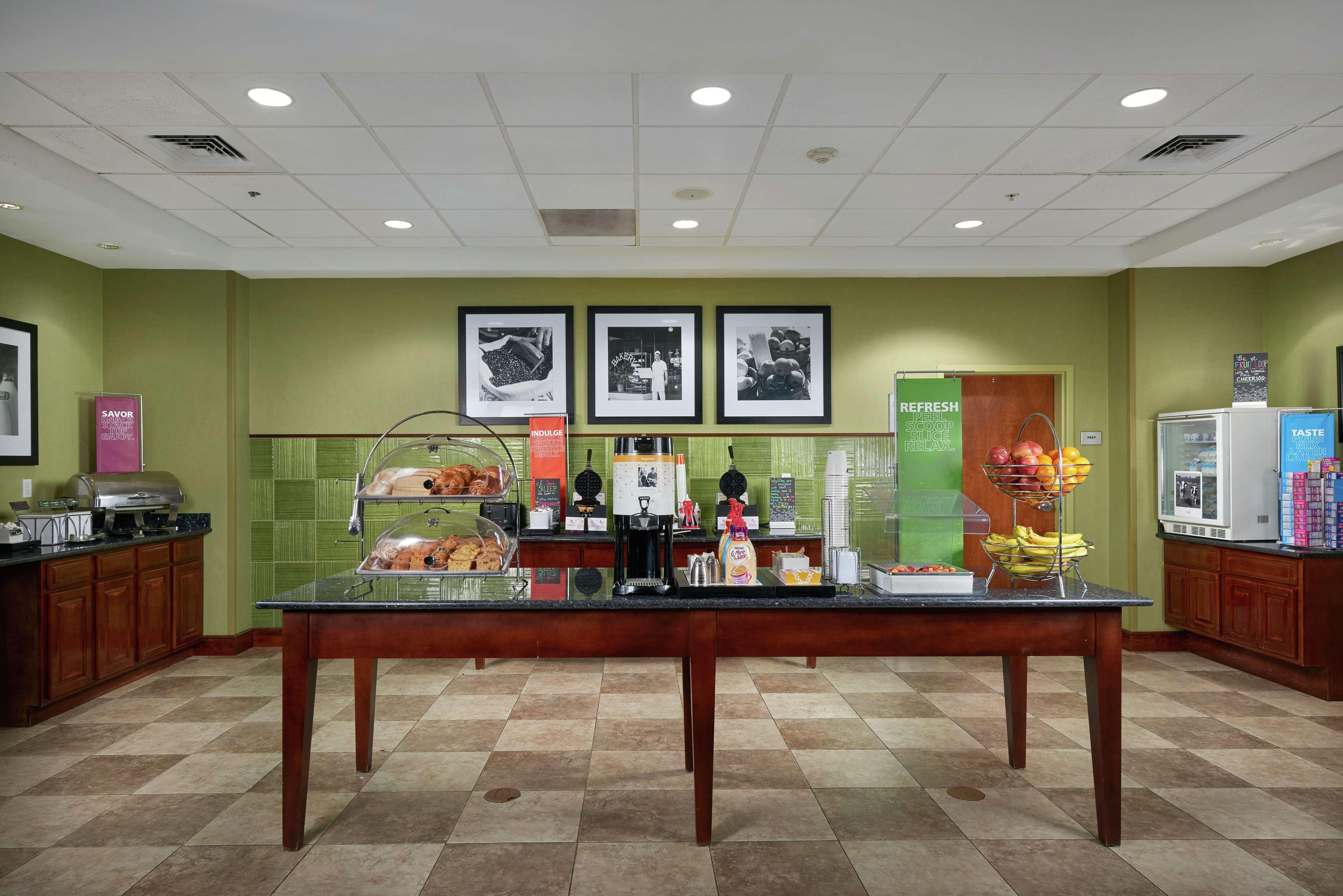 Hampton Inn Bermuda Run / Advance Экстерьер фото