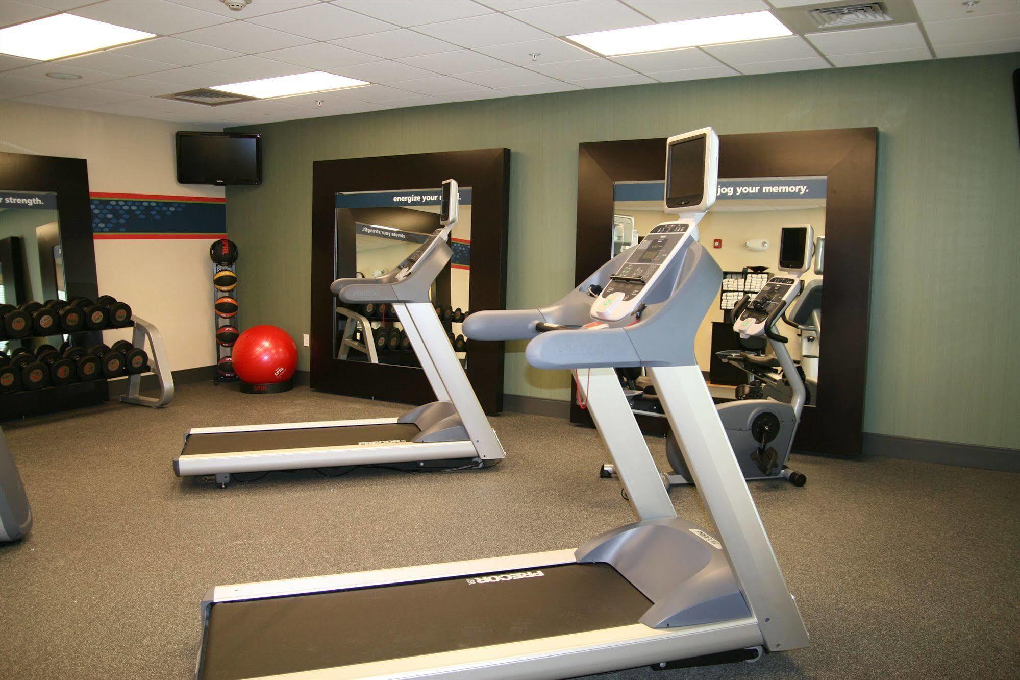 Hampton Inn Bermuda Run / Advance Удобства фото